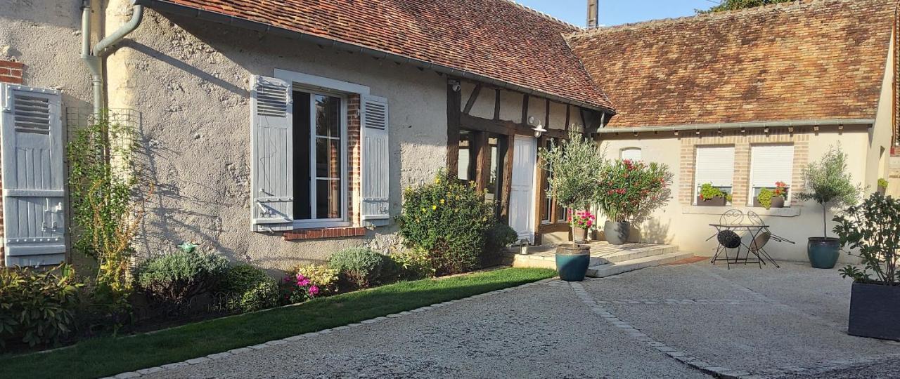 Agreables Chambres D'Hotes Dans Maison Xviiie Vineuil  Екстериор снимка
