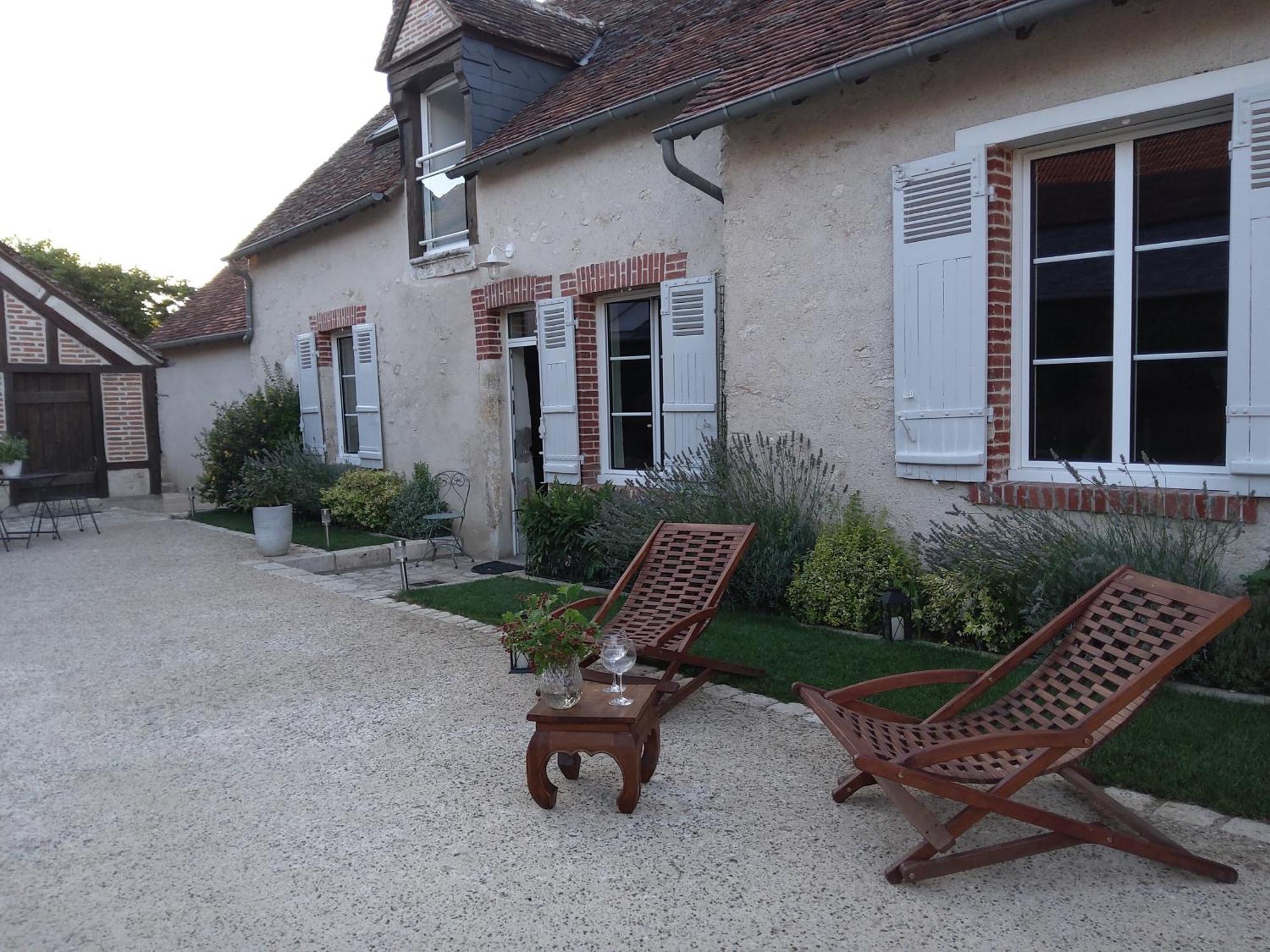 Agreables Chambres D'Hotes Dans Maison Xviiie Vineuil  Екстериор снимка